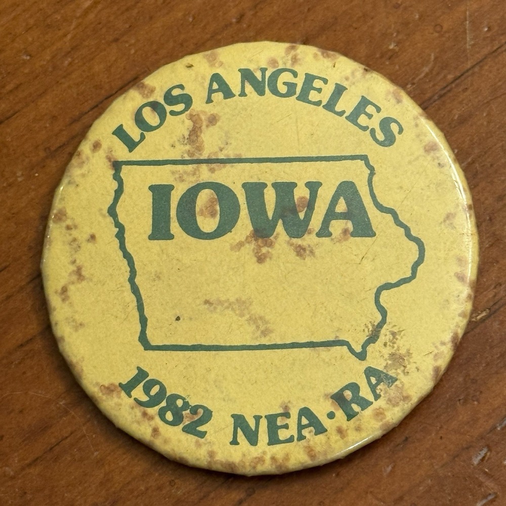 Iowa Los Angeles 1982 NEA RA Vintage Pinback‎ Button Pin Round Circle